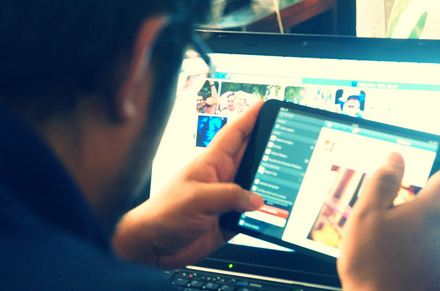 trabajador remoto con telefonía ip y centralita virtual Telsome